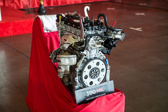 Toyota comemora 100.000 motores