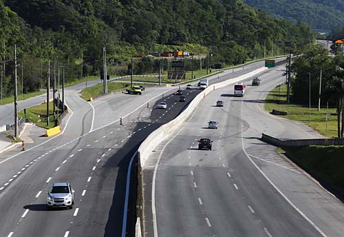 Alckmin entrega terceira faixa da rodovia Padre Manoel da Nóbrega