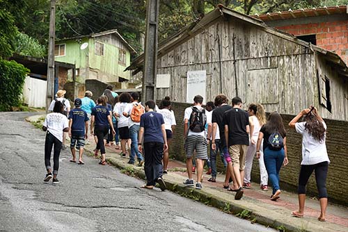 Missão solidária de jovens revitaliza espaços públicos em Santos