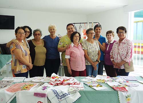 “Fadas” da Casa da Esperança de Santos realizam bazar de artesanato
