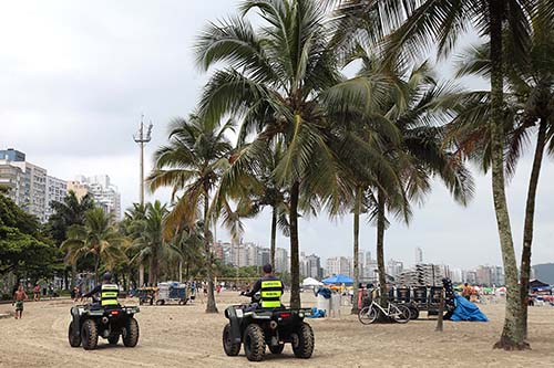 Guarda Municipal orienta para garantir bem-estar nas praias de Santos