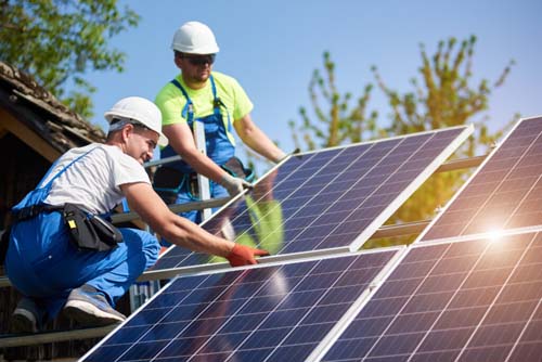 Energia renovável dobra capacidade de instalação e vira tendência para 2021