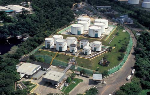 Petroleiros decidem entrar com recurso no CADE contra venda da Reman