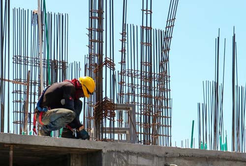 Construção volta a acelerar criação de empregos em julho, revela Caged