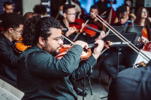 Violino, viola e violoncelo na Academia Jovem Orquestra Ouro Preto