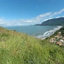 Leilão de terrenos desocupados à beira da praia em São Sebastião