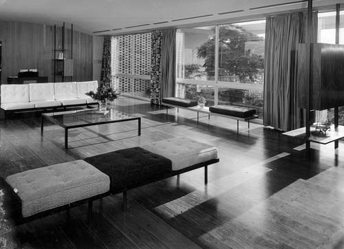 Ambiente de casa ícone celebra o design modernista dos anos 1950